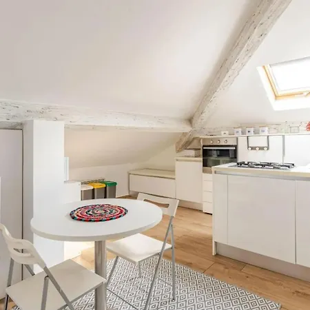 Appartamento Mansarda In Pieno Centro - 500mt Da Ariston E Ciclabile