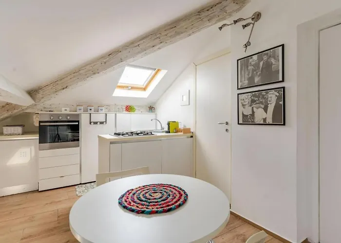 Mansarda In Pieno Centro - 500mt Da Ariston E Ciclabile Appartamento *